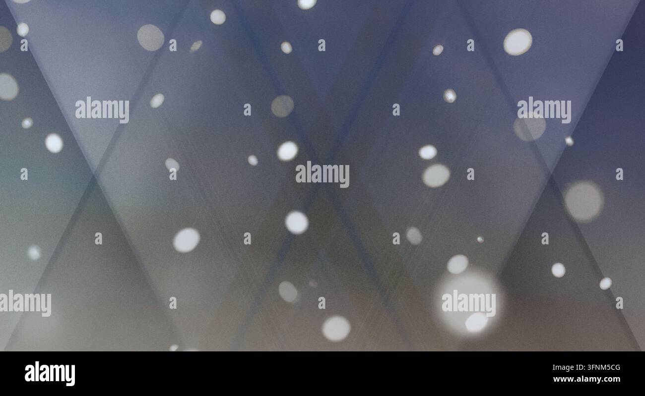 Ein dunkler, stimmungsvoller abstrakter Hintergrund mit subtilen geometrischen Diamantmustern und verstreuten, weich fokussierten weißen Bokeh-Lichtpartikeln. Stockfoto