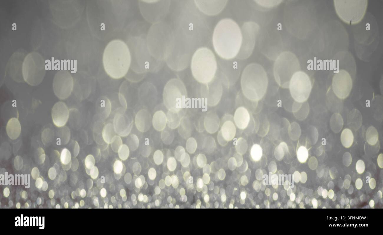 Weiche Bokeh-Lichter bilden einen verträumten, stimmungsvollen Hintergrund. Stockfoto