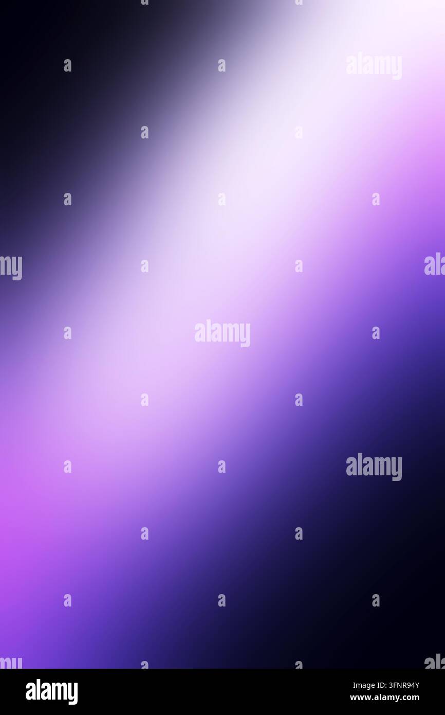 Abstrakter lila verlaufender Hintergrund mit diagonalem sanftem Licht und glatten Pastelltönen für modernes Design Stockfoto