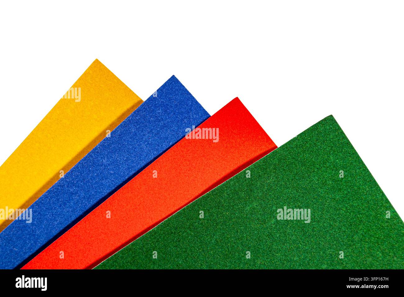 Farbige Papierblätter diagonal überlappend angeordnete lebendige Kontrast Primär Sekundär Farben Bildungsmaterial Textur Oberfläche Stockfoto