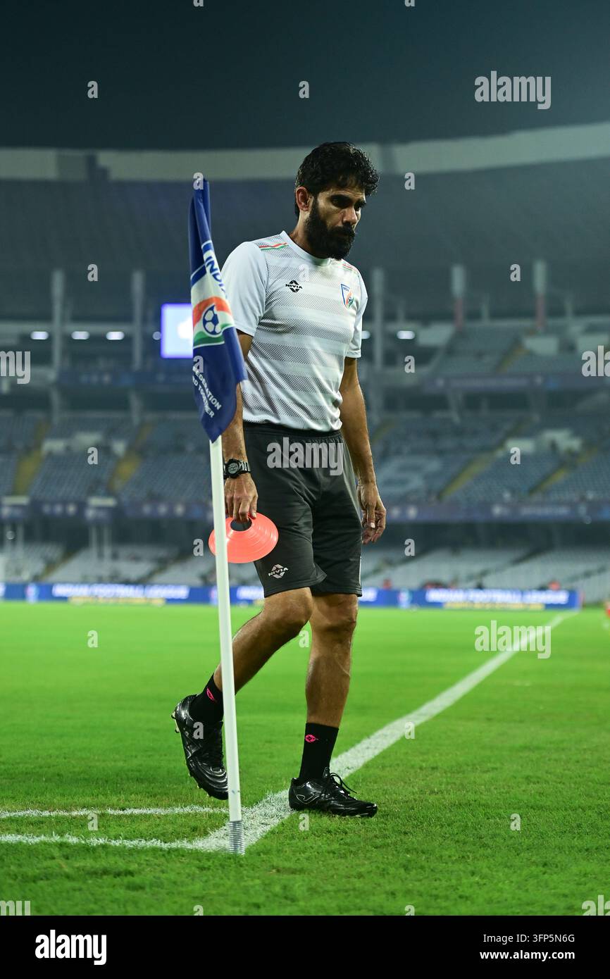 Internationales Freundschaftsspiel Indien gegen Uruguay, FIFA-Freundschaftsspiel, Kalkutta, Indien, 6. Oktober 2026. Indien in orangefarbenem Trikot, Uruguay in hell Stockfoto