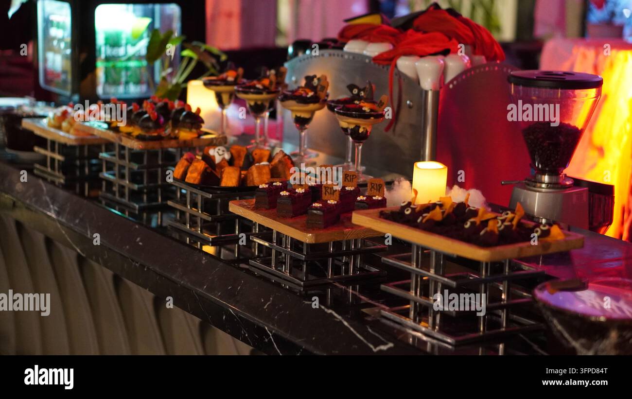 Halloween-Dekoration mit Geisterdekoration für eine Halloween-Party Stockfoto