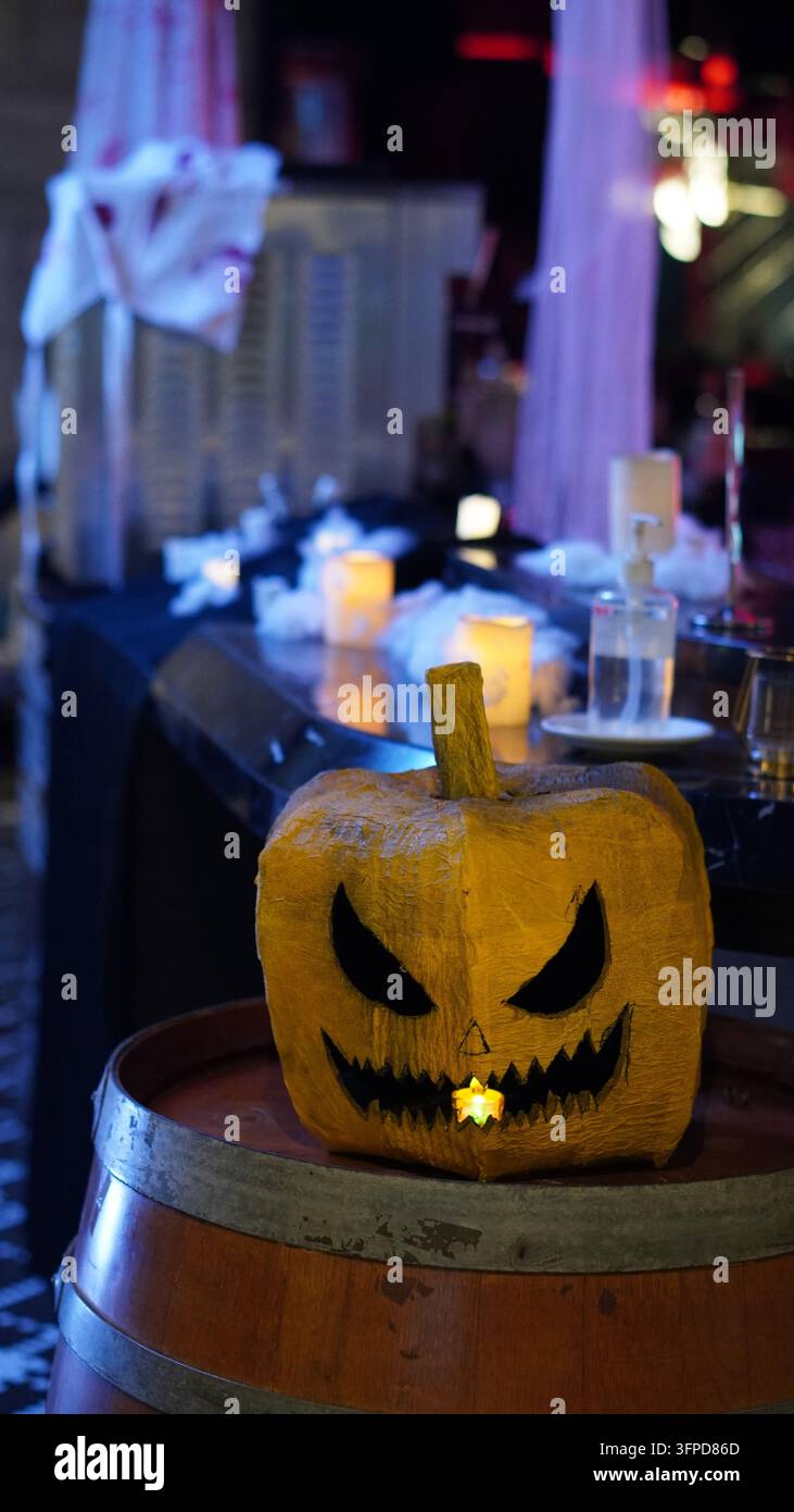 Halloween-Dekoration mit Geisterdekoration für eine Halloween-Party Stockfoto