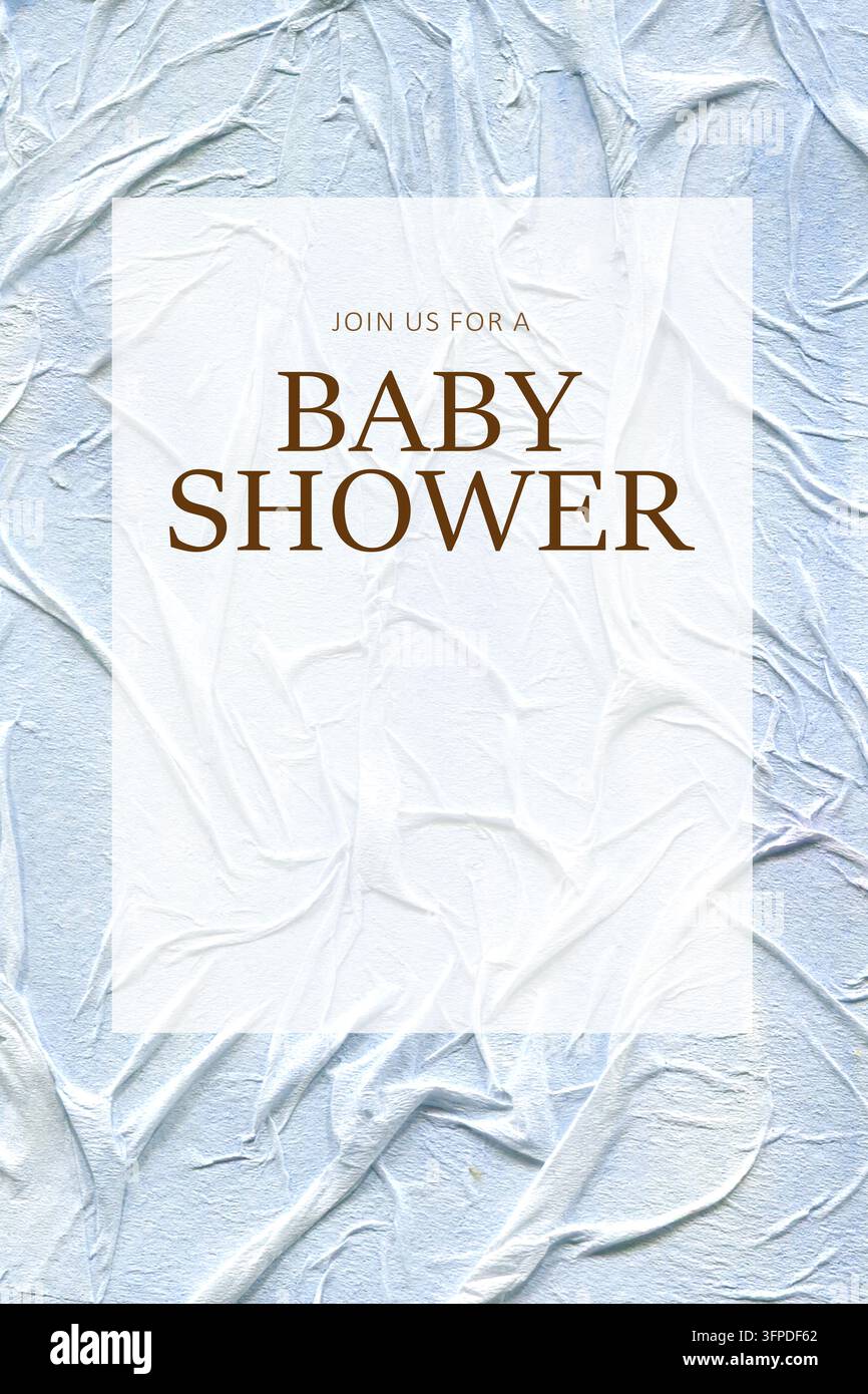 Aquarell hellblaue zerknitterte Papierhintergrundtextur für eine Babyparty-Einladungskartenvorlage Stockfoto