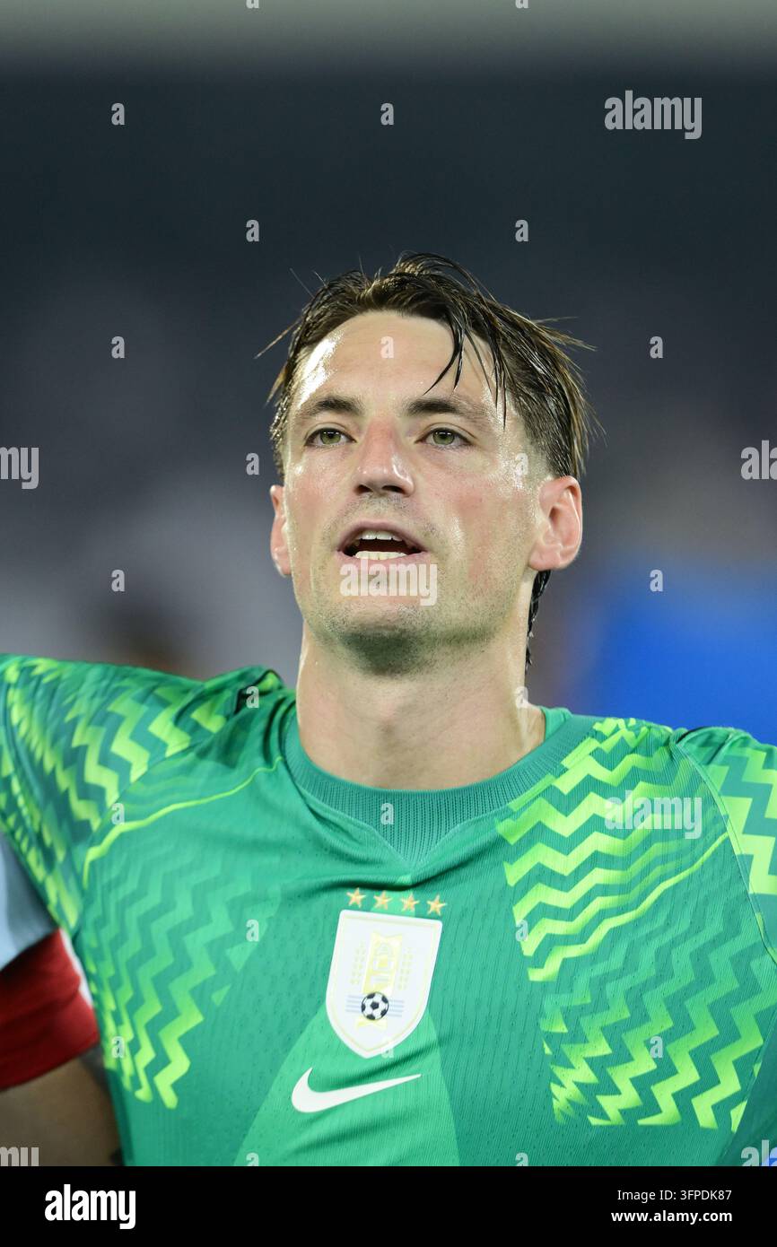 Internationales Freundschaftsspiel Indien gegen Uruguay, FIFA-Freundschaftsspiel, Kalkutta, Indien, 6. Oktober 2026. Indien in orangefarbenem Trikot, Uruguay in hell Stockfoto