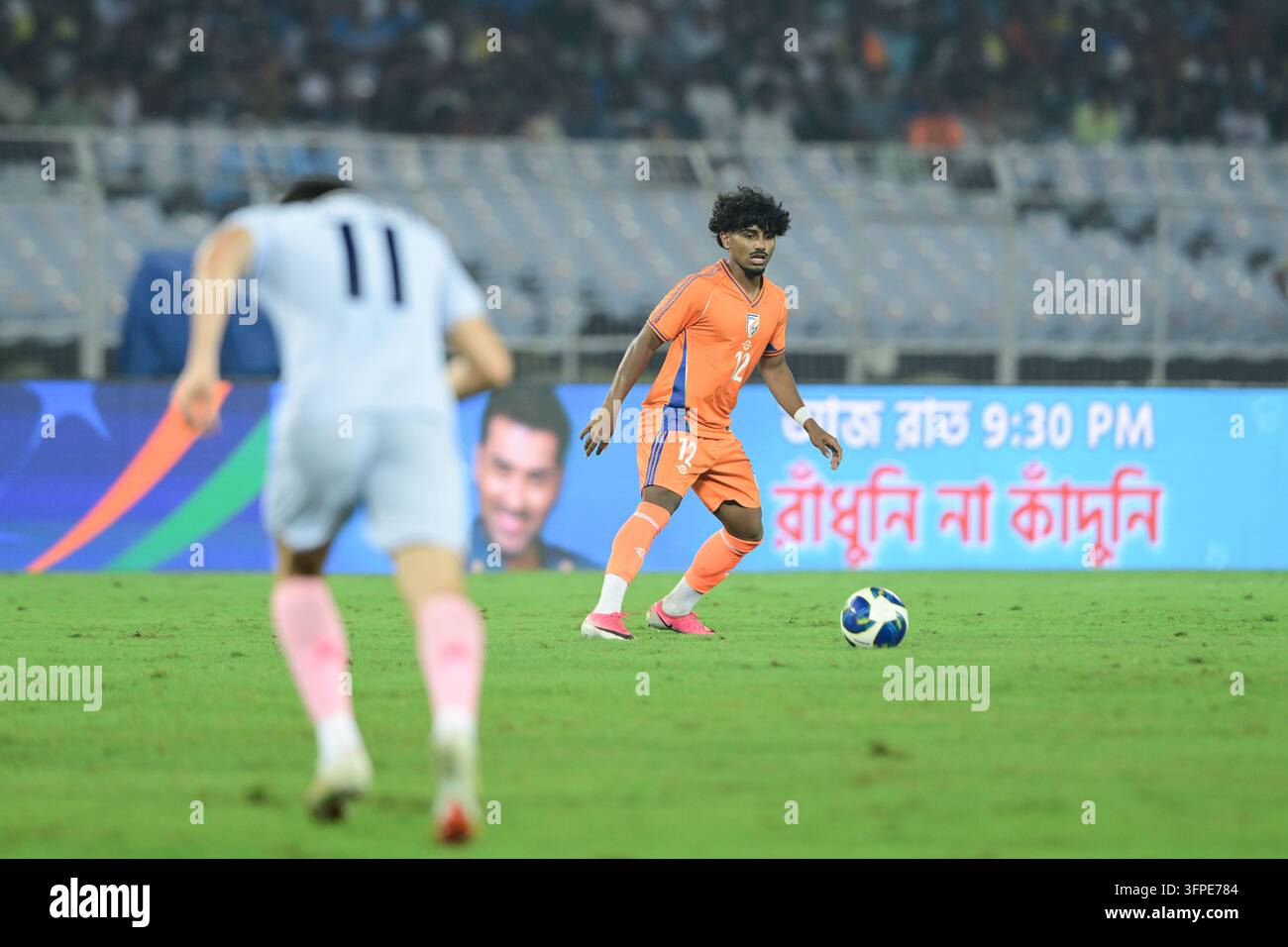 Internationales Freundschaftsspiel Indien gegen Uruguay, FIFA-Freundschaftsspiel, Kalkutta, Indien, 6. Oktober 2026. Indien in orangefarbenem Trikot, Uruguay in hell Stockfoto