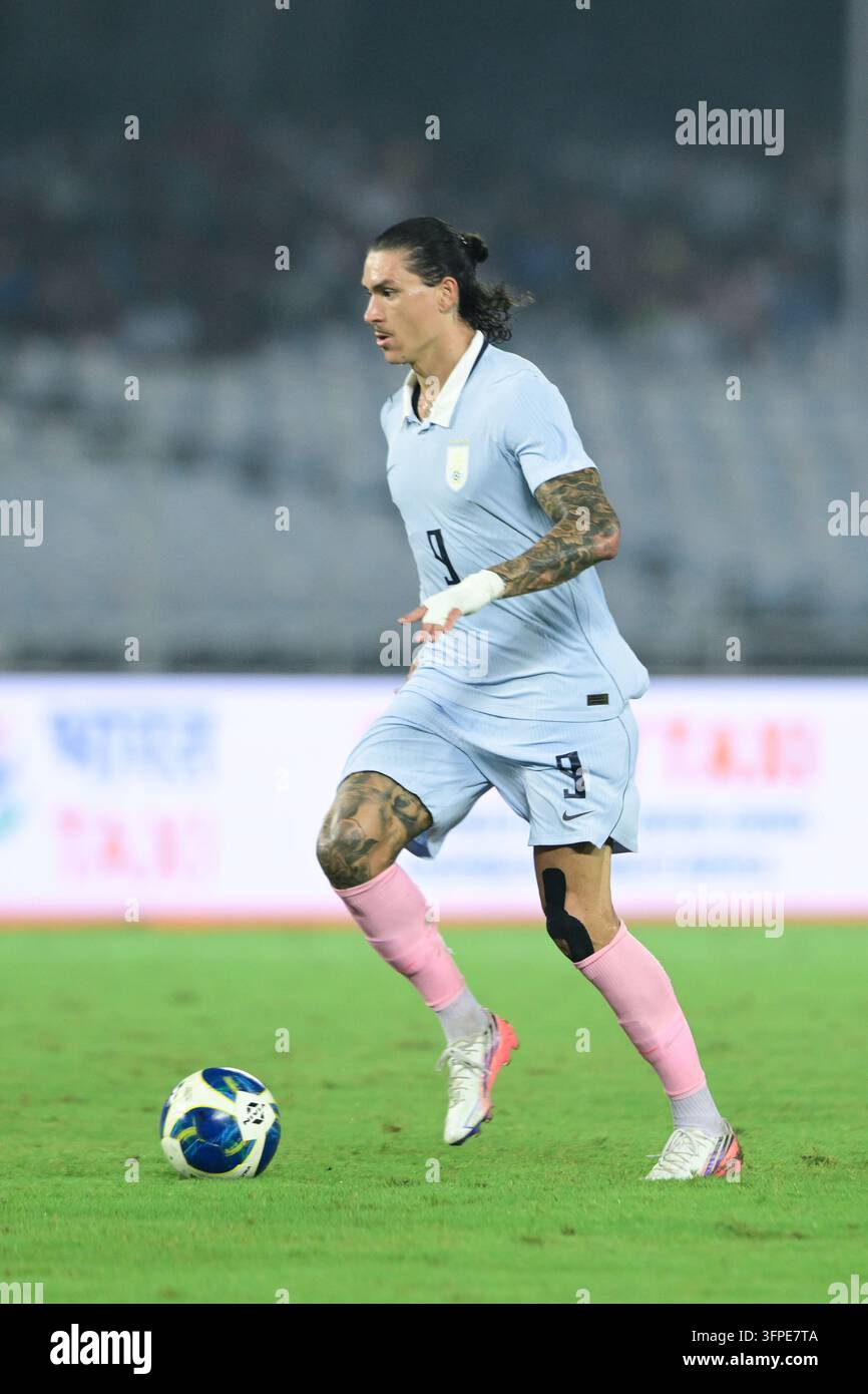 Internationales Freundschaftsspiel Indien gegen Uruguay, FIFA-Freundschaftsspiel, Kalkutta, Indien, 6. Oktober 2026. Indien in orangefarbenem Trikot, Uruguay in hell Stockfoto