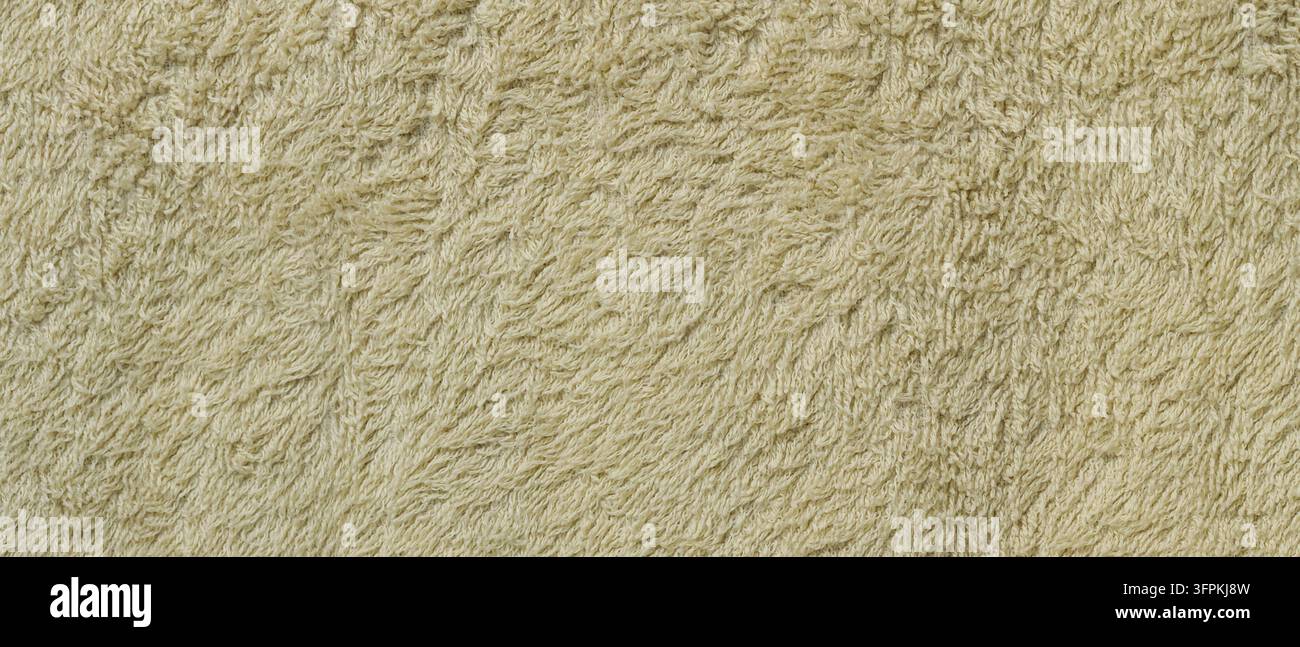 Cremfarbener Plüschstoff mit unregelmäßigem Langflor und einer weichen haptischen Textur im Hintergrund Stockfoto