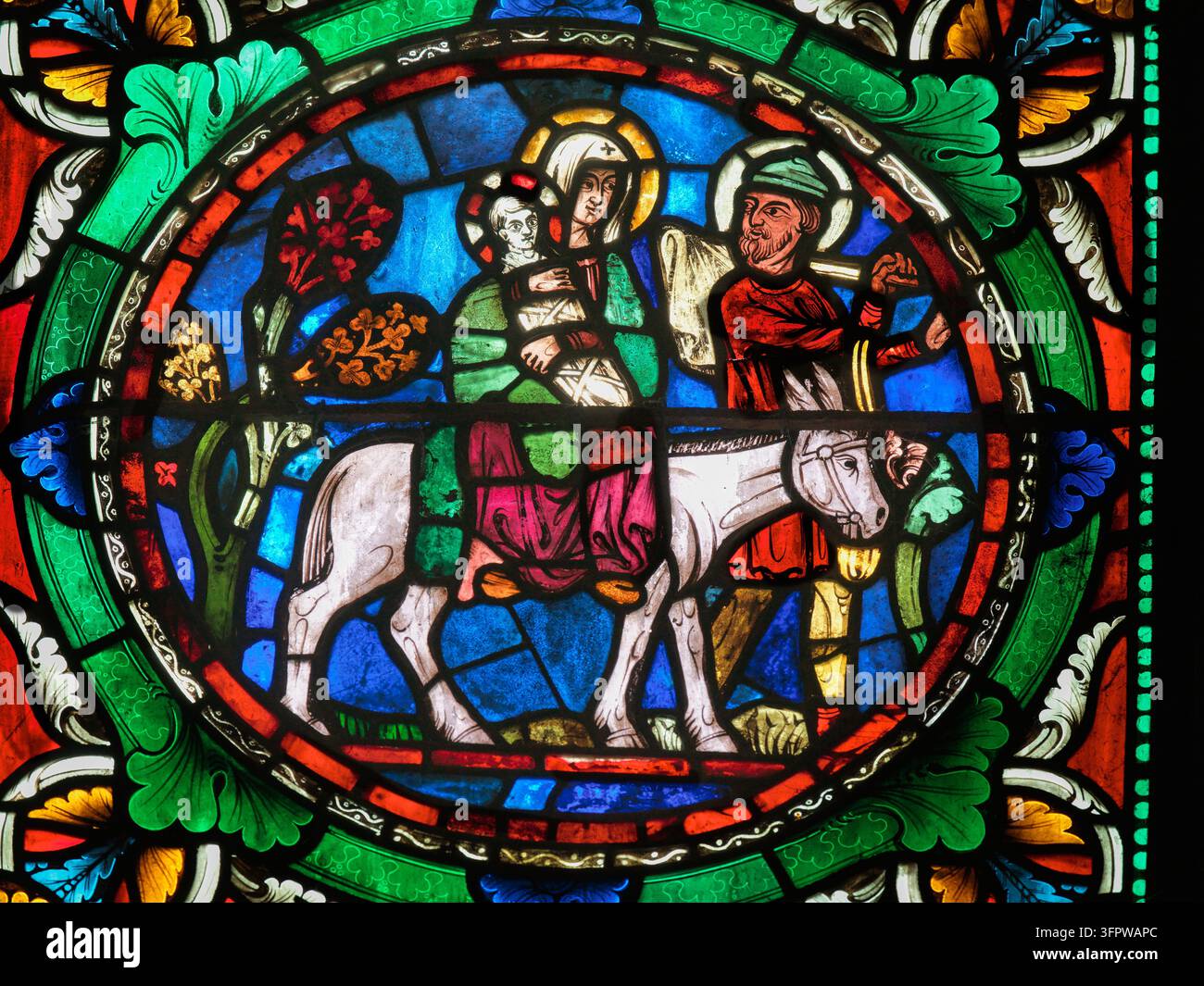 Buntglasfenster von Jesus, Maria und Josef auf der Flucht nach Ägypten in der Kathedrale von Canterbury, Kent, England. Stockfoto