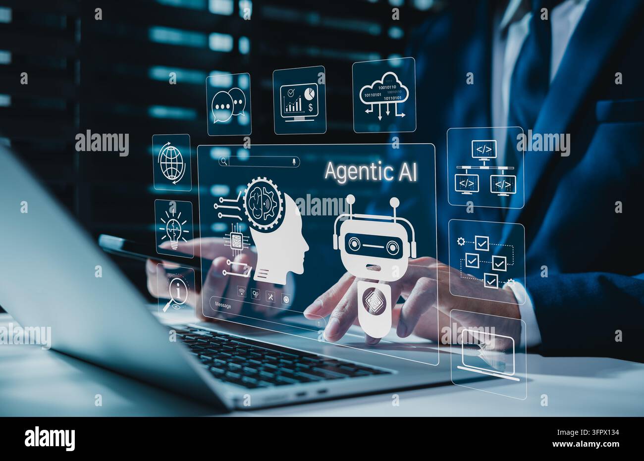 Agentische KI-Automatisierung und autonomes Workflow-Technologiekonzept. Geschäftsmann verwendet einen Laptop, der intelligente Agenten und Entscheidungshilfen darstellt Stockfoto