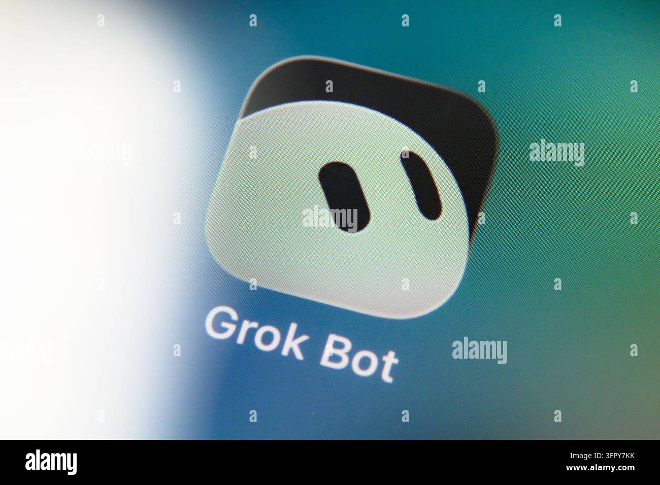 Paris, Frankreich - 9. Oktober 2026 : Grok Bot xAI-Künstliche-Intelligenz-Assistenten-Anwendungssymbol auf einem Bildschirm. Stockfoto