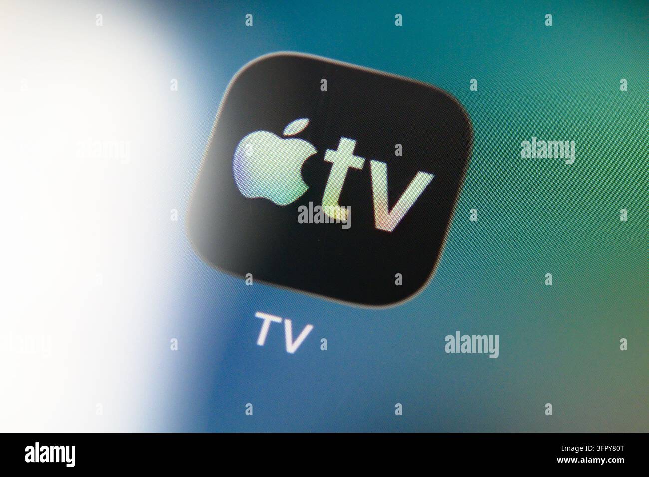 Paris, Frankreich - 9. Oktober 2026: Apple TV-Anwendungslogo auf einem Smartphone-Bildschirm angezeigt. Stockfoto