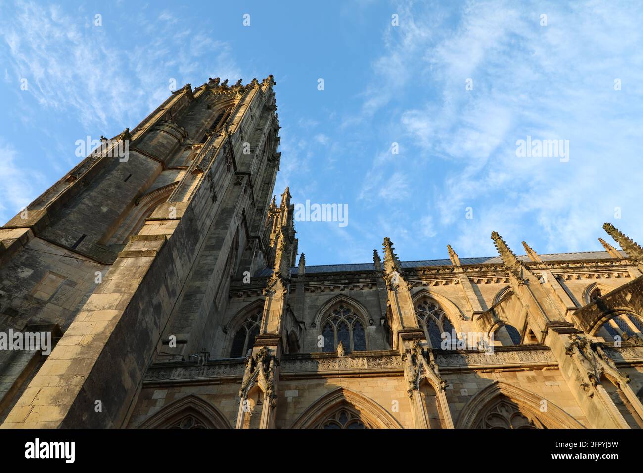 Beverley Minster – berühmtes gotisches Gebäude in England. Es enthält Elemente von drei Gotikstilen – Early English, Decorated und Perpendicular. Stockfoto
