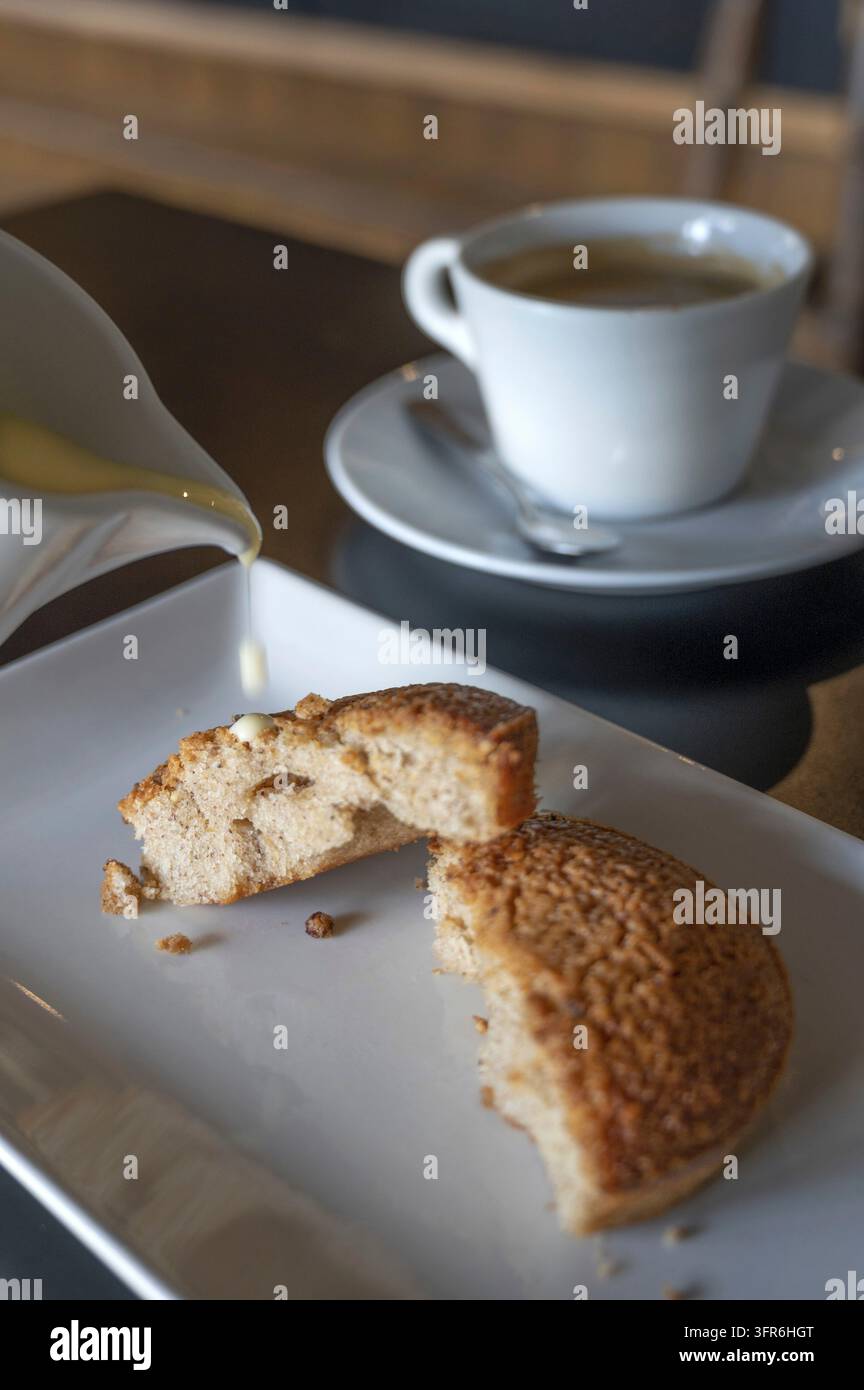 Le Creusois, der berühmte Haselnusskuchen des Departements Creuse im Herzen des Limousin, Frankreich Stockfoto