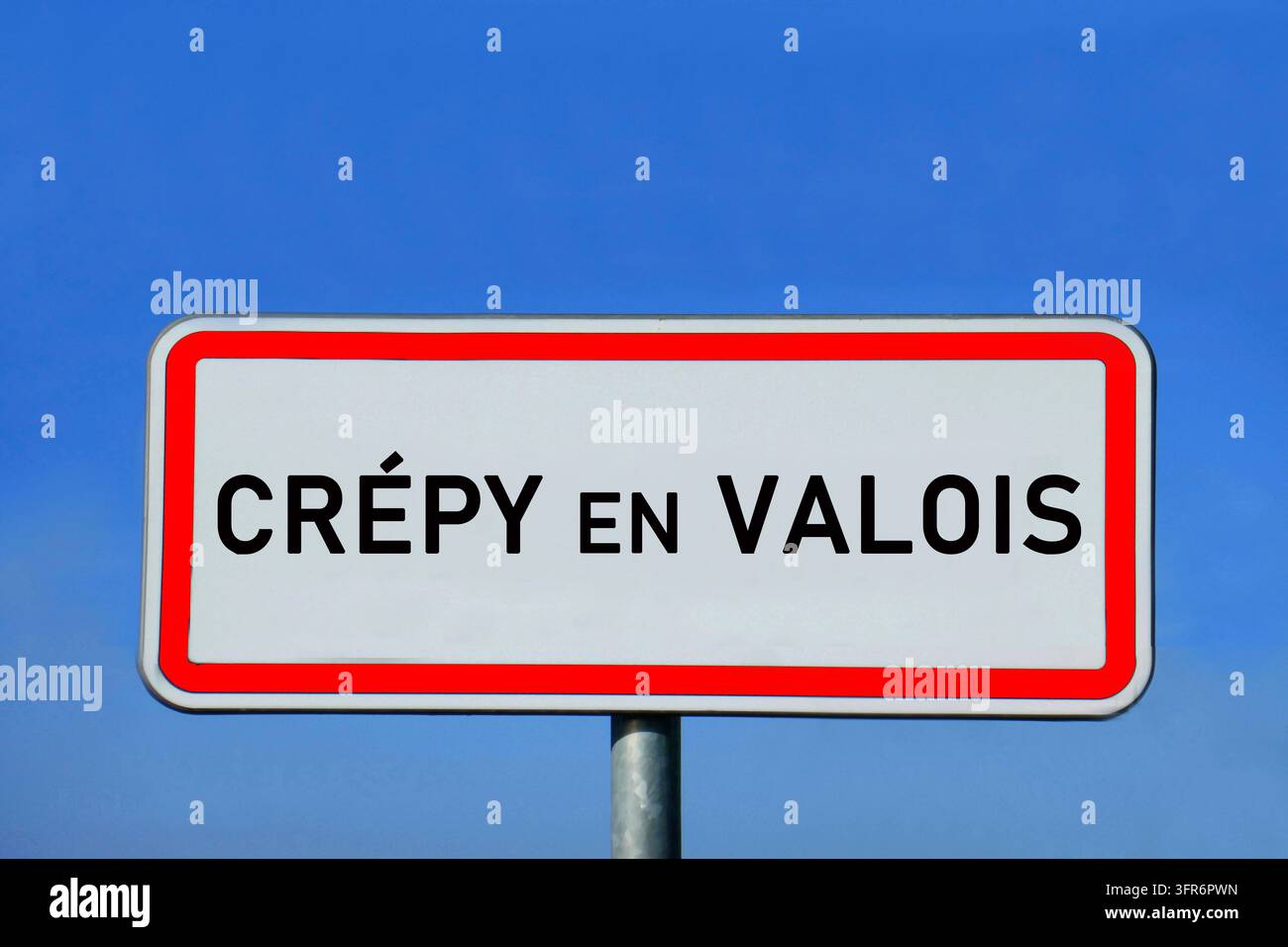 Ortsschild Crepy en Valois Stockfoto
