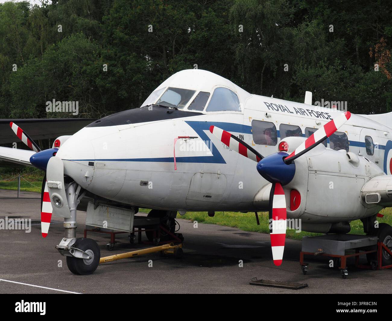 Elvington, Yorkshire, Vereinigtes Königreich - 11.07.2023: De Havilland Devon C Mk 2, eine Militärversion des Dove-Transportflugzeugs, das von der Royal Air Force eingesetzt wird Stockfoto