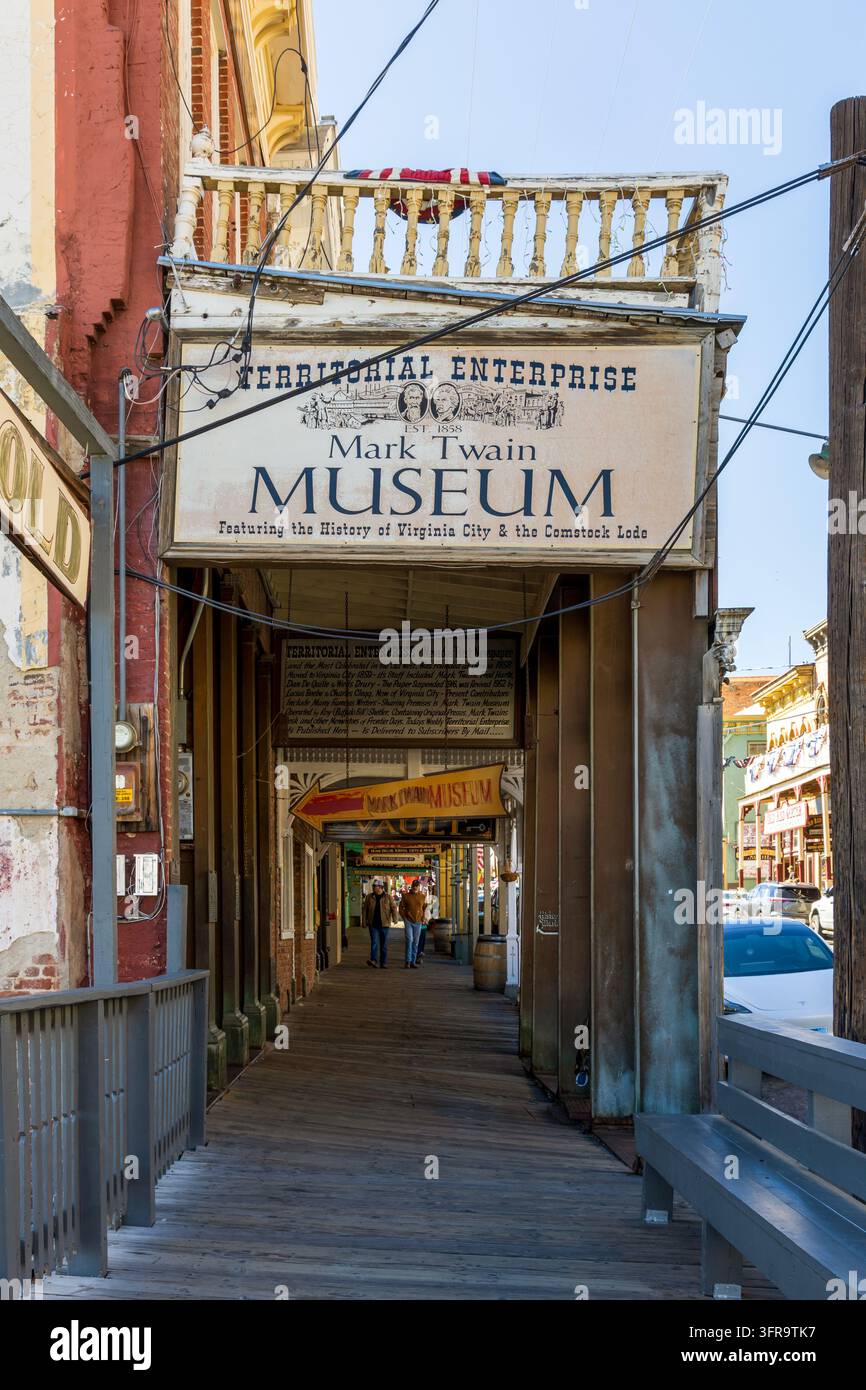 Virginia City, Nevada - 14. September 2026: Die C Street in Virginia City, Nevada, berühmt für ihre gut erhaltene Architektur aus dem 19. Jahrhundert Stockfoto