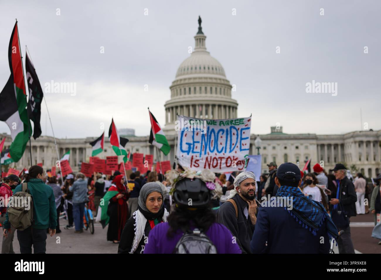 Washington, District of Columbia, USA. 10. Oktober 2026. Pro-Palästina-Demonstranten versammeln sich zum Unterstützung von Gaza am U.S. Capitol in Washington, DC am 10. Oktober 2026. (Credit Image: © Bryan Dozier/ZUMA Press Wire) NUR FÜR REDAKTIONELLE NUTZUNG! Nicht für kommerzielle NUTZUNG! Stockfoto