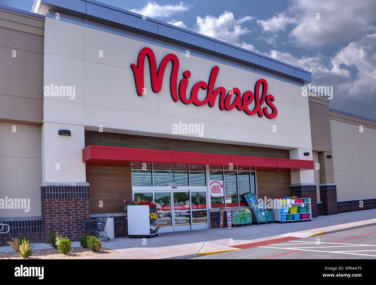 Springfield, Missouri - 21. Mai 2024: Michaels ist ein großer nordamerikanischer Anbieter von Kunst, Handwerk, Rahmen, Blumen- und Wanddekoration. Gegründet von Michael J. Stockfoto