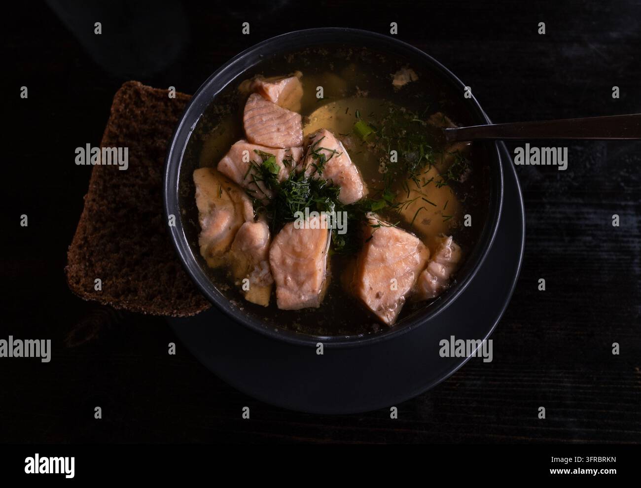 Eine Schüssel frischer Lachs im Fisherman's Hut in Kuusinen, Kotka, Finnland Stockfoto