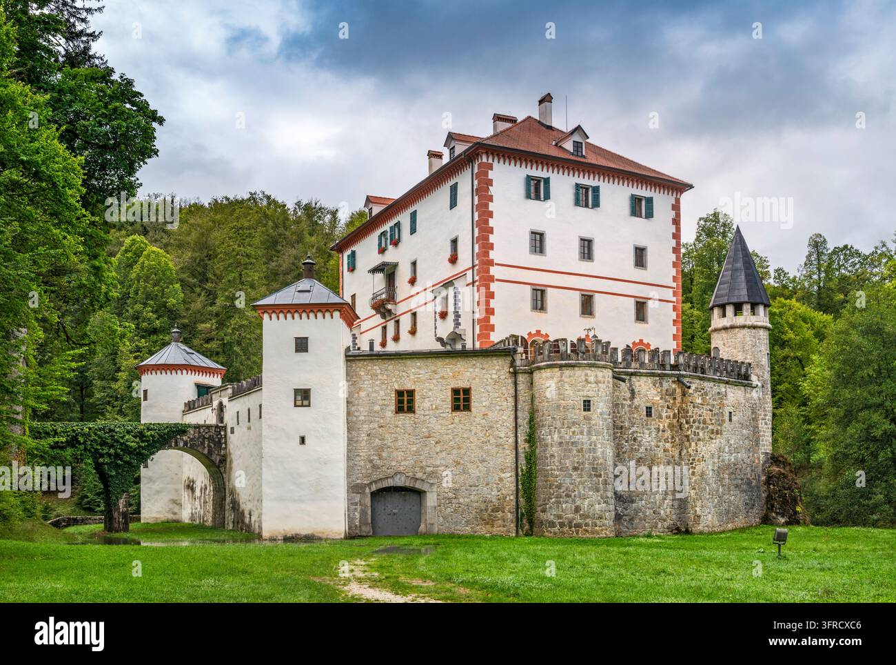 Schloss Snežnik, 13. Jahrhundert, mittelalterlich, Renaissance, nahe dem Dorf Kozarišče, Loz-Tal, Javornik-Hügel, Region Innerkrain, Slowenien Stockfoto