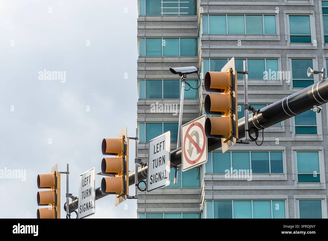 Überwachungskamera an einer belebten Verkehrskreuzung, Philadelphia USA Stockfoto