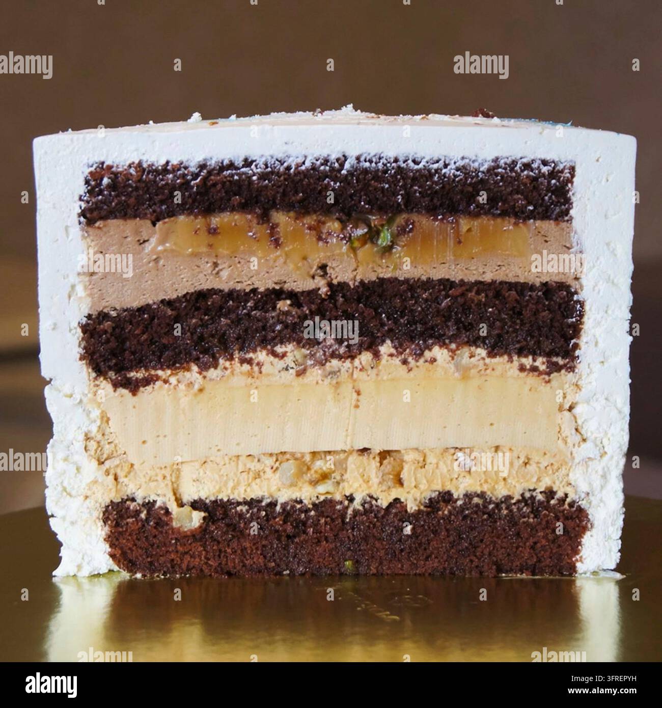 Biskuitkuchen im Schnitt. Schichten von Kuchen Stockfoto