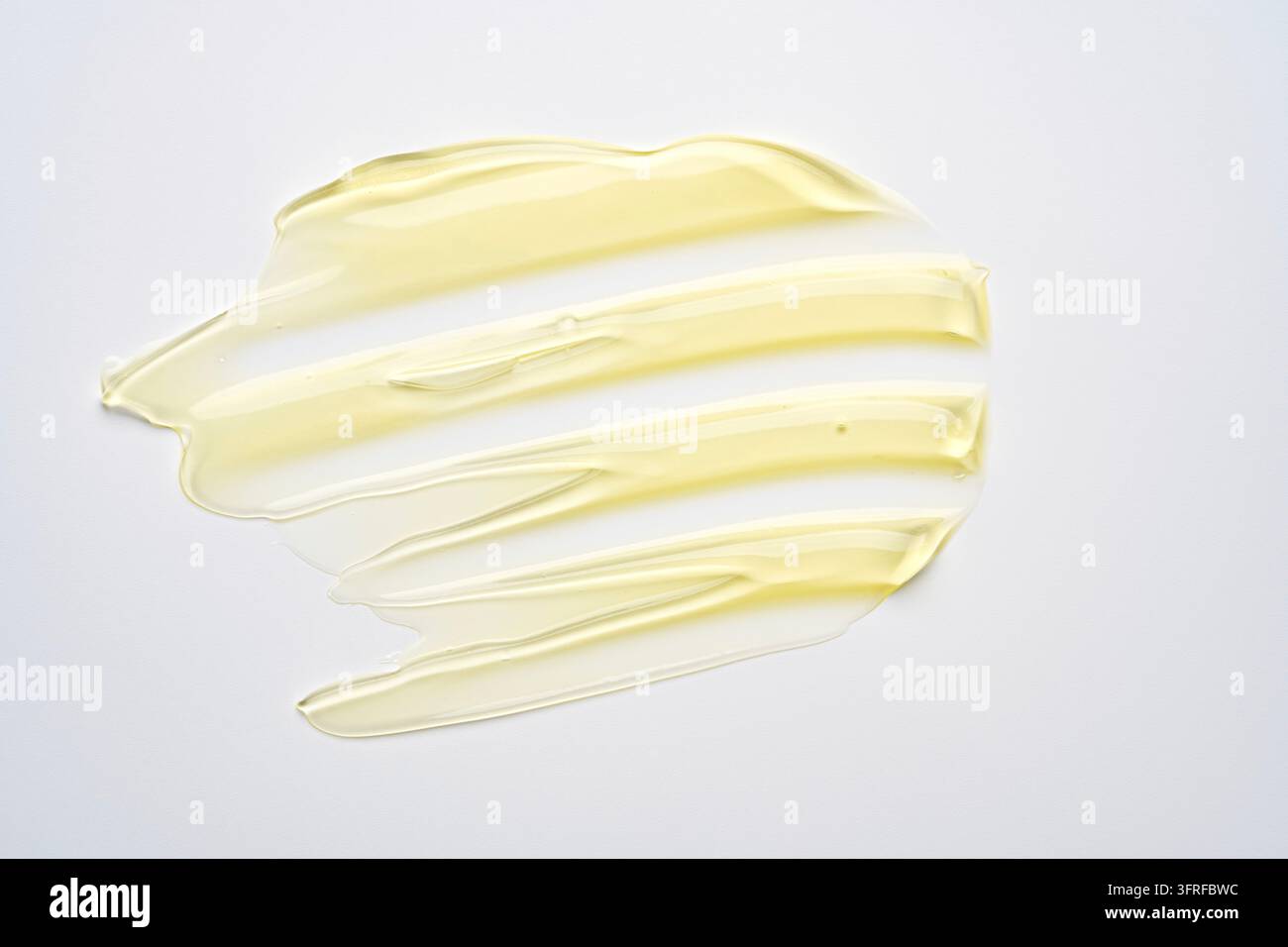 Gel-Textur Swoosh Swatch Probe Kosmetik. Kosmetisches Gel-Produkt mit Blasen aus der Nähe. Gesichts Gelierserum, Reinigungsmittel, Duschgel oder Shampoo Stockfoto