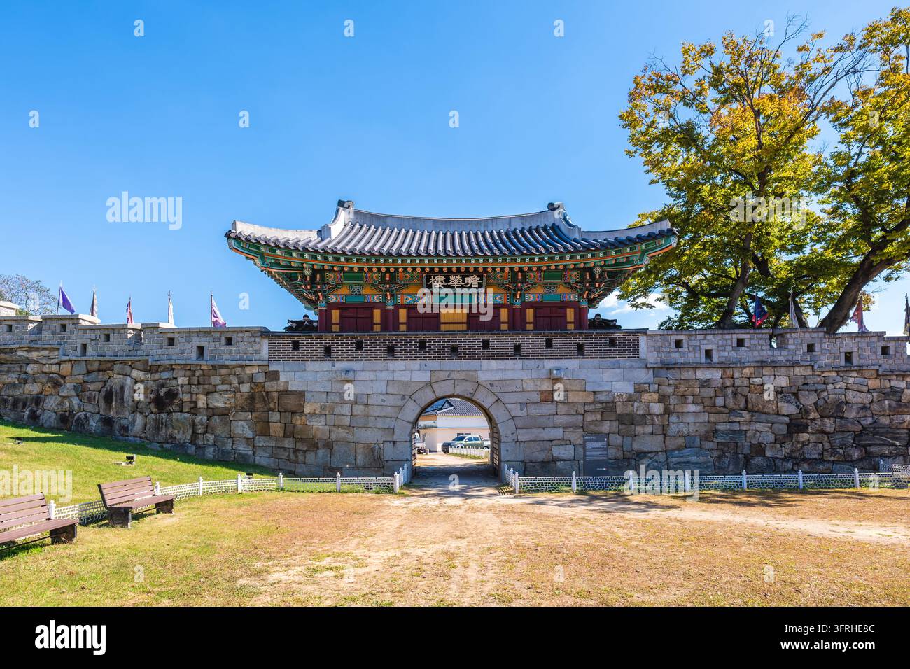 Manghanru, das westliche Tor der Festung Ganghwasanseong auf der Insel Ganghwa, Incheon, Südkorea. Übersetzung: Manghanru Stockfoto