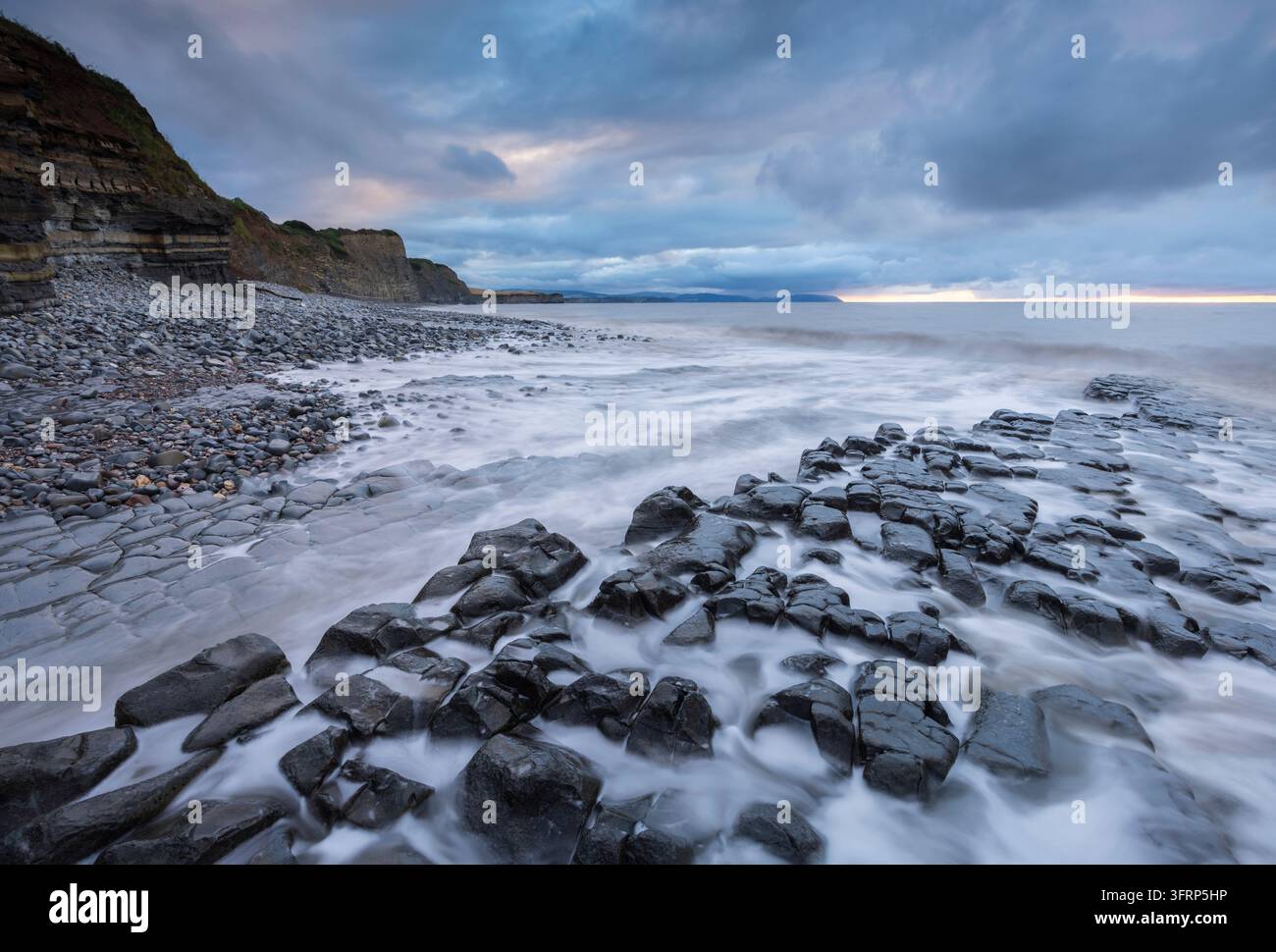 Springtide in East Quantoxhead am West Somerset Coast Path, Somerset, England. Sommer (Juni) 2026. Stockfoto