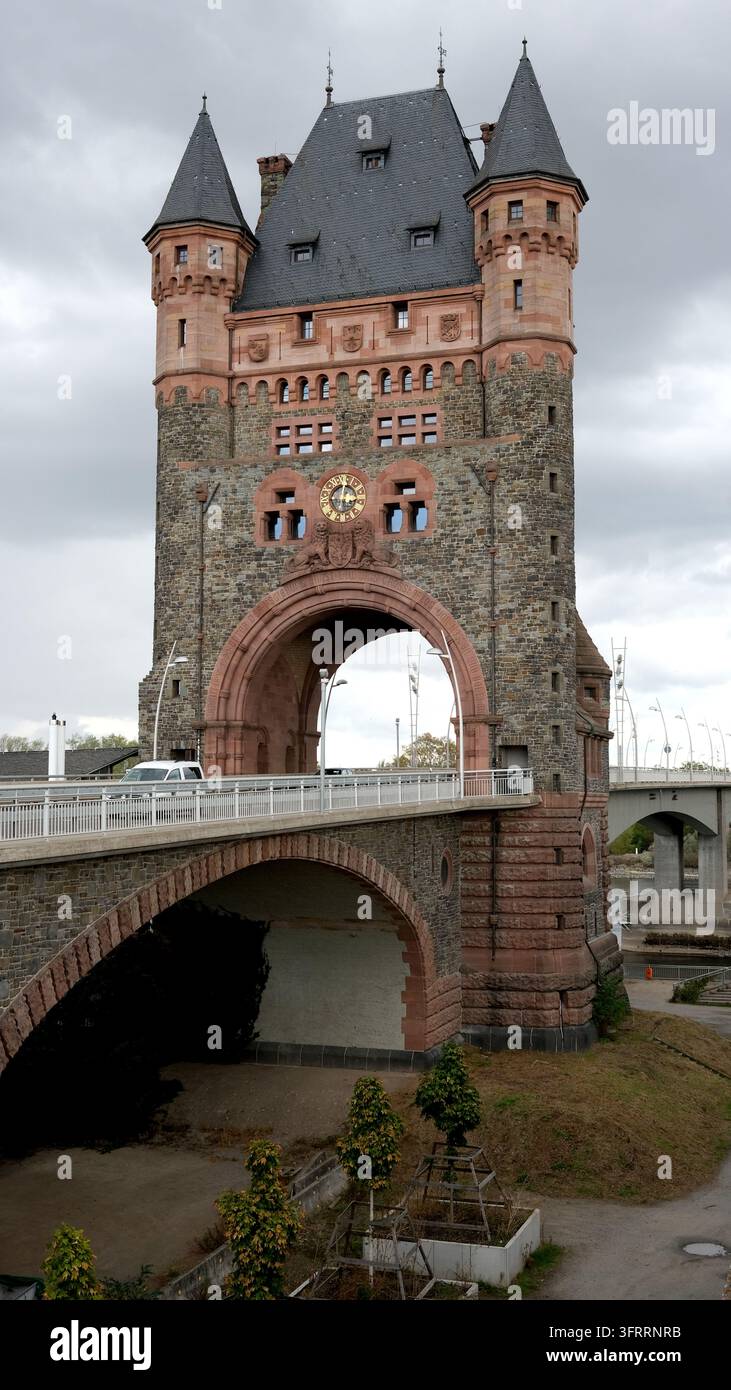 Nibelungenturm über dem Rhein in Worms, Rheinland-Pfalz, Deutschland Stockfoto