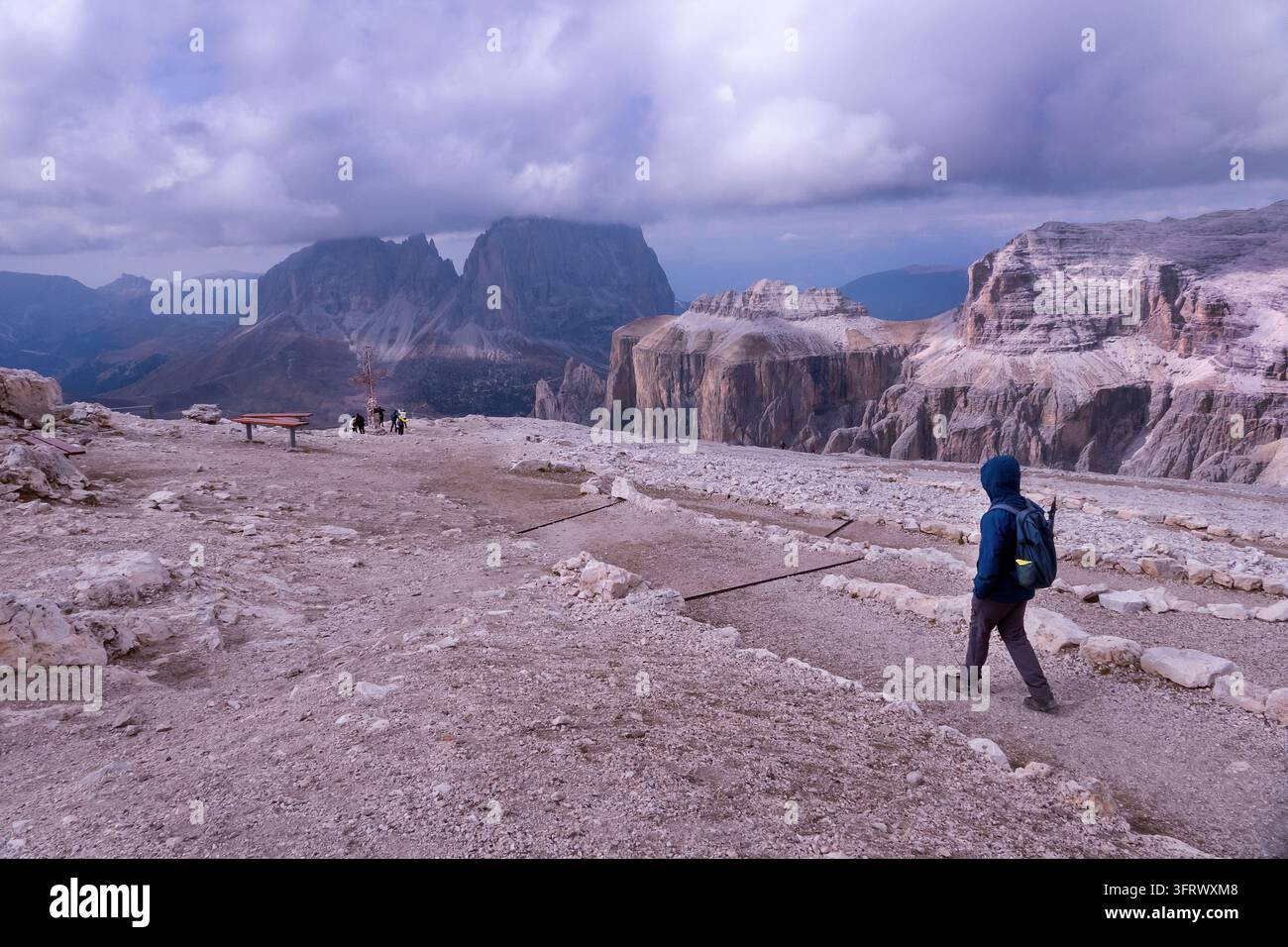 Blicke von der Spitze des Passo Pordoi-Gipfels 2950 m Passo Pordoi in den italienischen Dolomiten Stockfoto