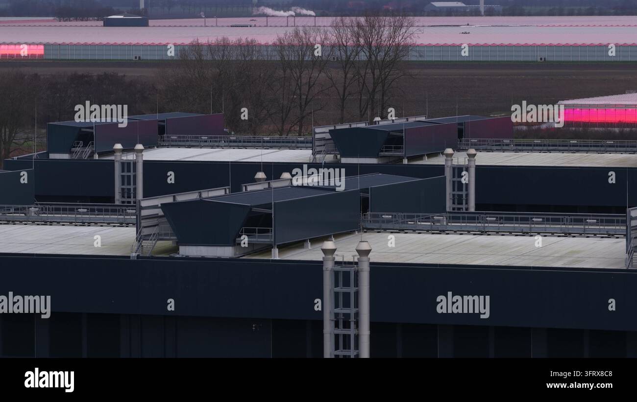 Luftbild des AMS13- und AMS14-Datenzentrums in Middenmeer Stockfoto