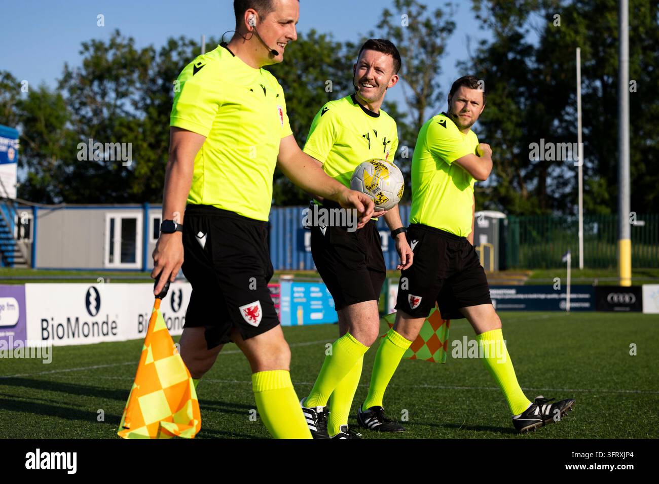 Penybont gegen Trethomas Bluebirds in einem Vorsaison-Freundschaftsspiel im DragonBet-Stadion am 23. Juni 2026. Stockfoto