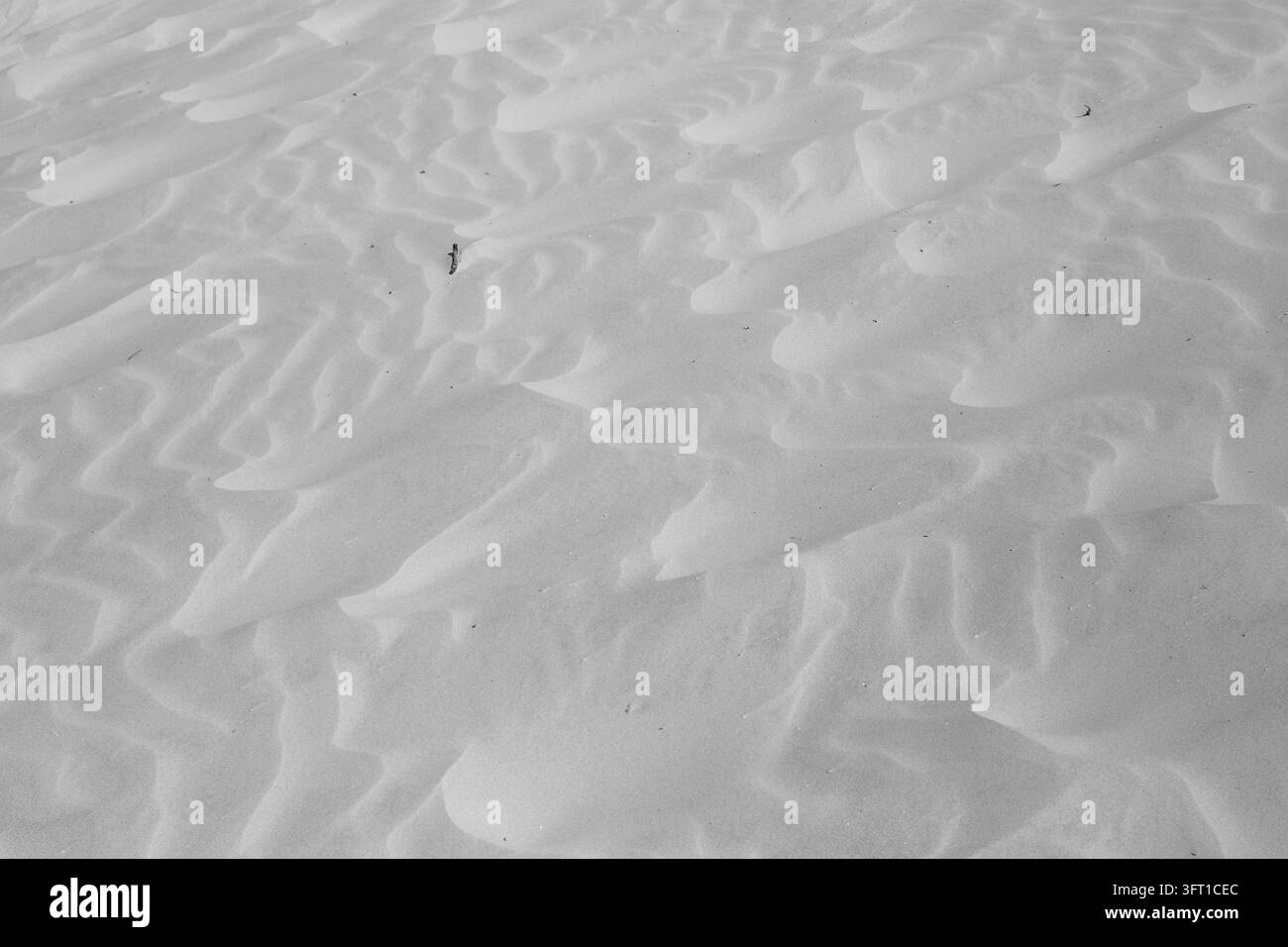 Ansicht der kunstvollen Sandwellen und Muster am Balandra-Strand in La Paz, Baja California Sur, Mexiko. Stockfoto