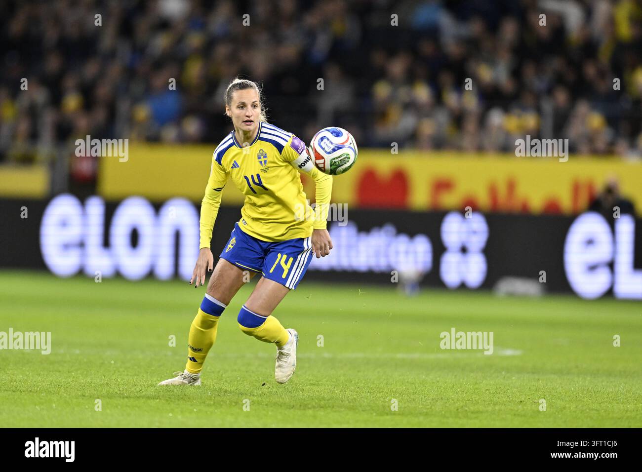STOCKHOLM, SCHWEDEN 20261013Schwedens Nathalie Björn während des Fußballspiels am Dienstag, Weltmeisterschaftsspiel zwischen Schweden und Litauen in der Strawberry Arena. Foto: Pontus Lundahl/TT/Code 10050 Dieser Text wurde automatisch übersetzt Kredit: TT News Agency/Alamy Live News Stockfoto