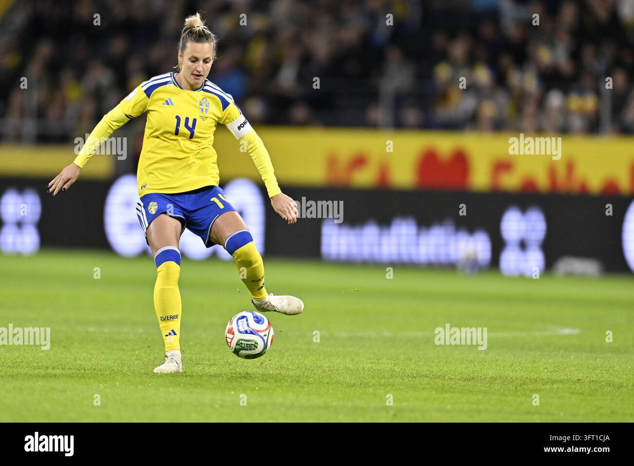 STOCKHOLM, SCHWEDEN 20261013Schwedens Nathalie Björn während des Fußballspiels am Dienstag, Weltmeisterschaftsspiel zwischen Schweden und Litauen in der Strawberry Arena. Foto: Pontus Lundahl/TT/Code 10050 Dieser Text wurde automatisch übersetzt Kredit: TT News Agency/Alamy Live News Stockfoto