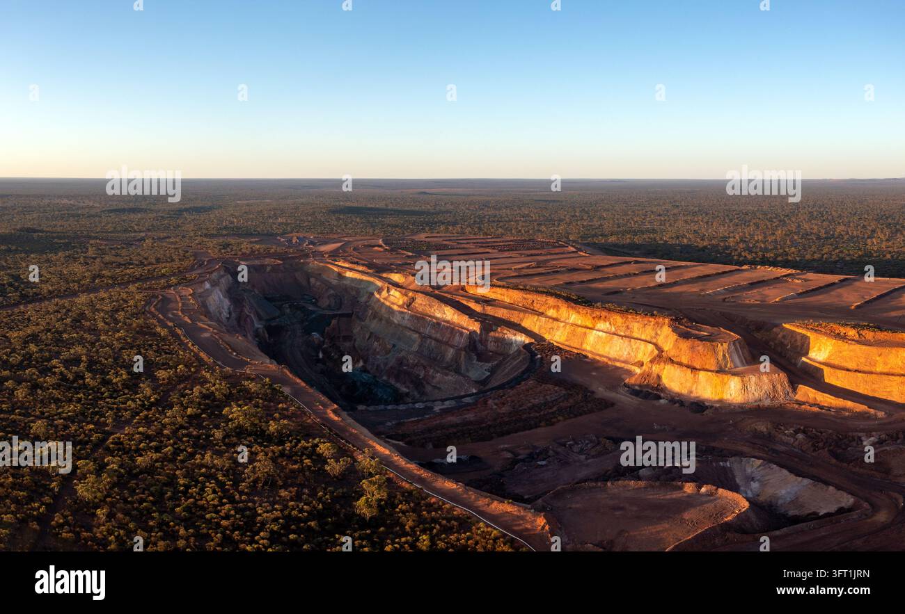 Luftbild aus der Eisenerzmine Mt Jackson. Yilgarn, Westaustralien Stockfoto