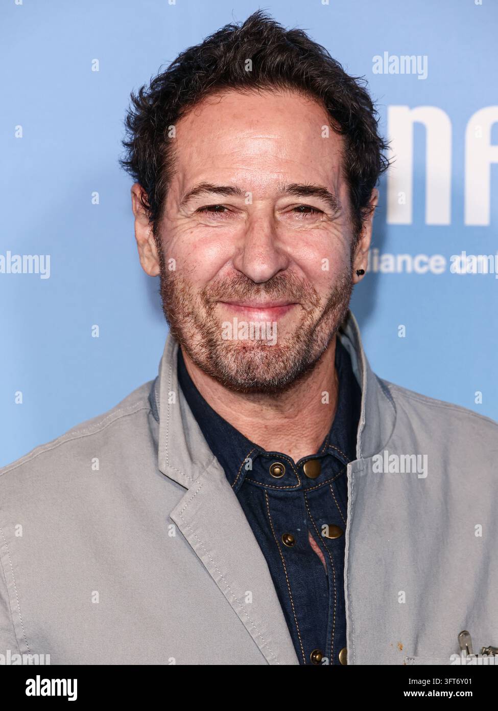 Beverly Hills, Vereinigte Staaten. 14. Oktober 2026. BEVERLY HILLS, LOS ANGELES, KALIFORNIEN, USA - 13. OKTOBER: Rob Morrow kommt bei der Wohltätigkeitsveranstaltung „This Is Crazy!“ der National Alliance On Mental Illness (NAMI) an, die am 13. Oktober 2026 im Wallis Annenberg Center for the Performing Arts in Beverly Hills, Los Angeles, Kalifornien, USA stattfindet. (Foto von Xavier Collin/Image Press Agency) Credit: Image Press Agency/Alamy Live News Stockfoto
