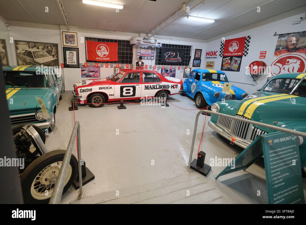 Sein berühmter Rennwagen mit der Nummer #8 ist zu sehen. In der Peter-Brock-Rennwagenabteilung im Trafalgar Holden Auto-Museum in Australien. Stockfoto