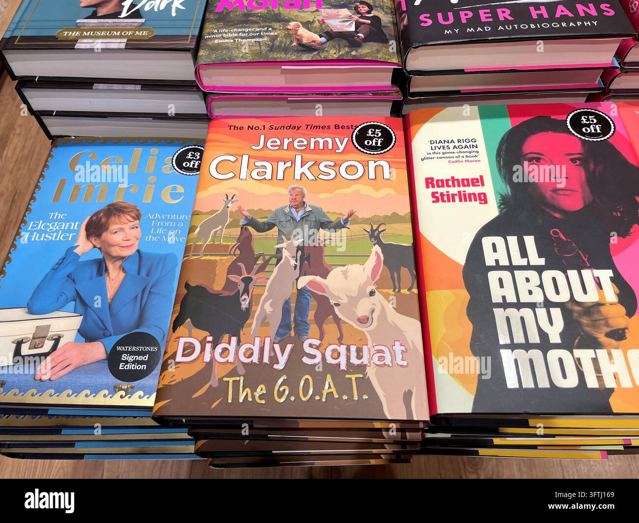 Jeremy Clarkson, Diddly Squat Farm, Clarkson's Farm, neues Hardcover-Buch The G.O.A.T. im örtlichen Buchladen erhältlich, Erscheinungsdatum: 8. Oktober 2026. Stockfoto