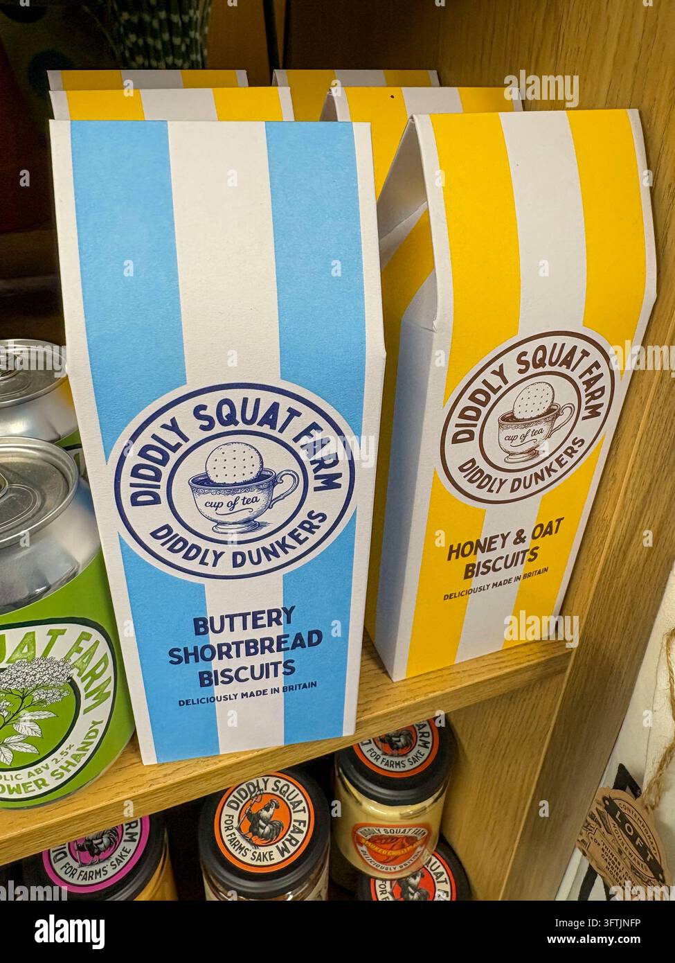 Diddly Squat Farm, diddly Dunker butterige Shortbread-Kekse und Honig-Oatmeal-Kekse zum Verkauf in einem Bauernladen in Ramsbottom, Greater Manchester Stockfoto