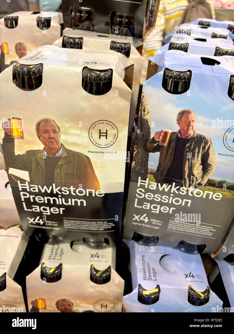 Jeremy Clarkson Hawkstone Brauerei Premium-Lager und Session-Lager zum Verkauf im Booths-Supermarkt in Keswick, England, UK Stockfoto
