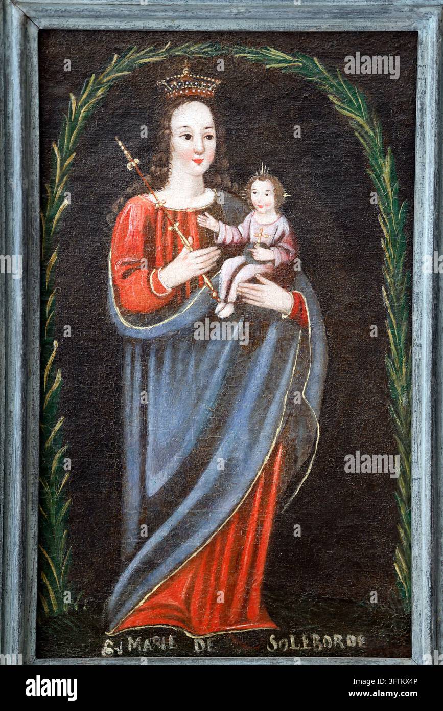 Barockkapelle in Bionnassay. Gemälde der gekrönten Jungfrau Maria, die das Jesuskind hält, in einem roten Gewand und einem blauen Mantel gekleidet. Saint Gervais. Fra Stockfoto