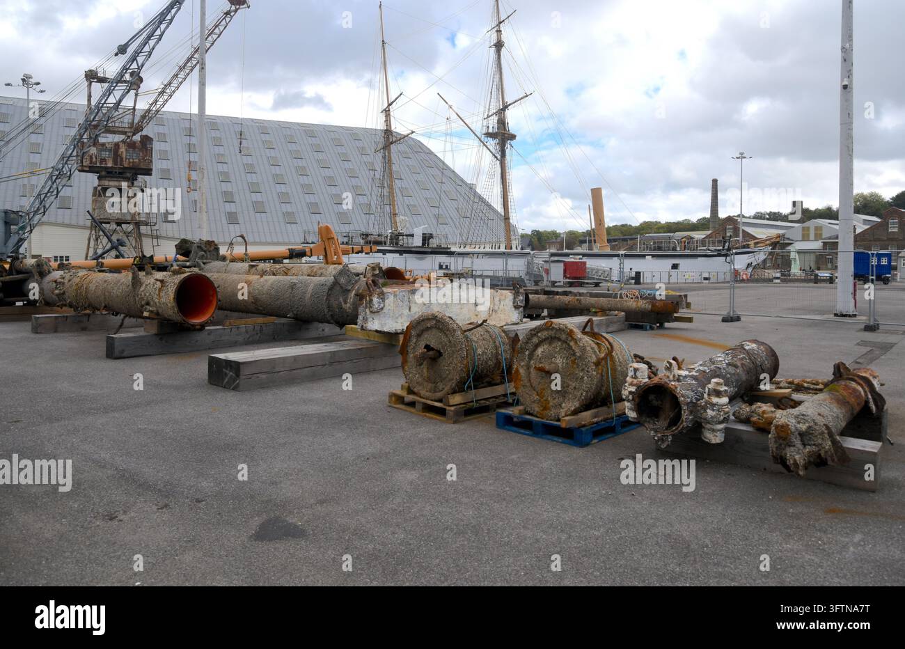die drei Masten aus dem Wrack der SS Richard Montgomery, einem Liberty-Schiff aus dem Zweiten Weltkrieg, das 1944 in der Themse-Mündung vor Sheerness sank, während s Stockfoto