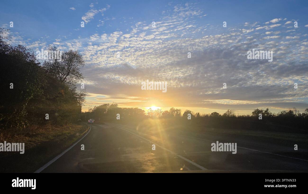 Der Weg zum goldenen Licht Stockfoto