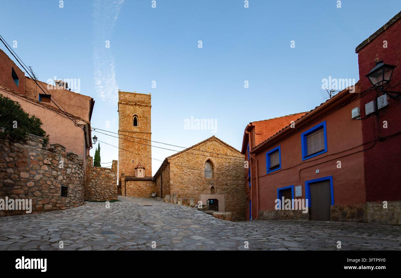 Die Kirche von San Blas im charmanten Dorf Anento in Zaragoza, Aragon, Spanien Stockfoto