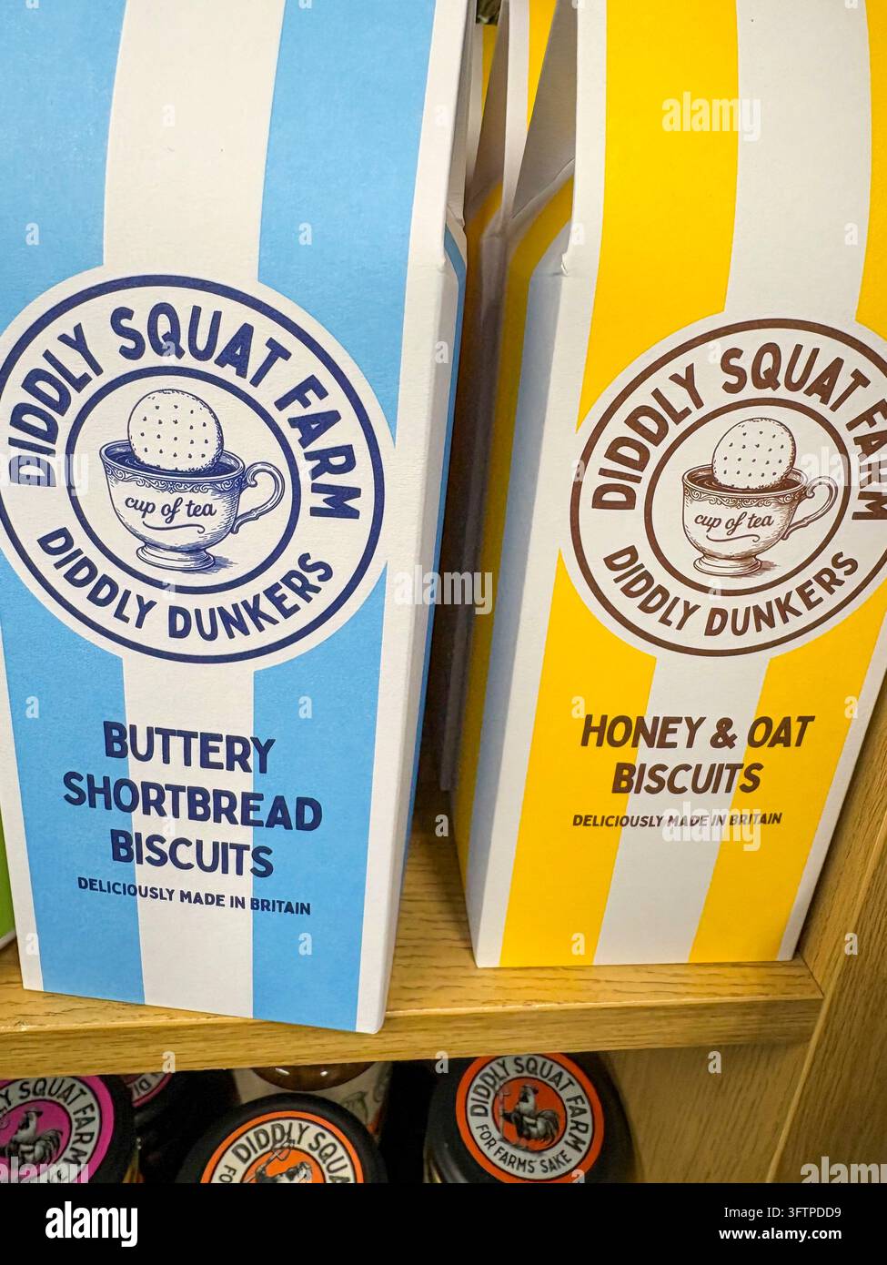 Diddly Squat Farm, diddly Dunker butterige Shortbread-Kekse und Honig-Oatmeal-Kekse zum Verkauf in einem Bauernladen in Ramsbottom, Greater Manchester Stockfoto