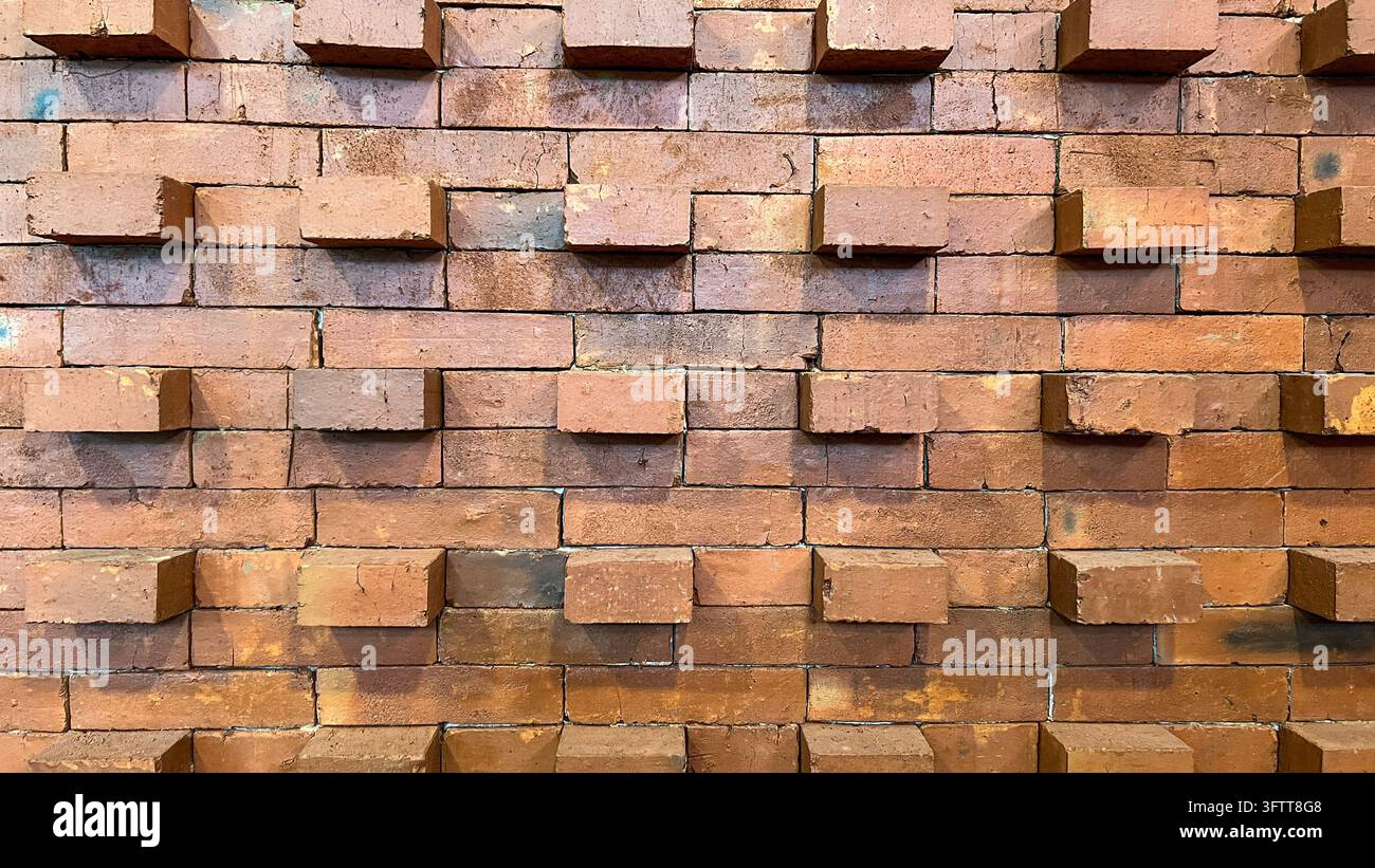 Roter und orangefarbener Ziegelwandtextur mit Laufender-Bindung-Maurermuster Stockfoto