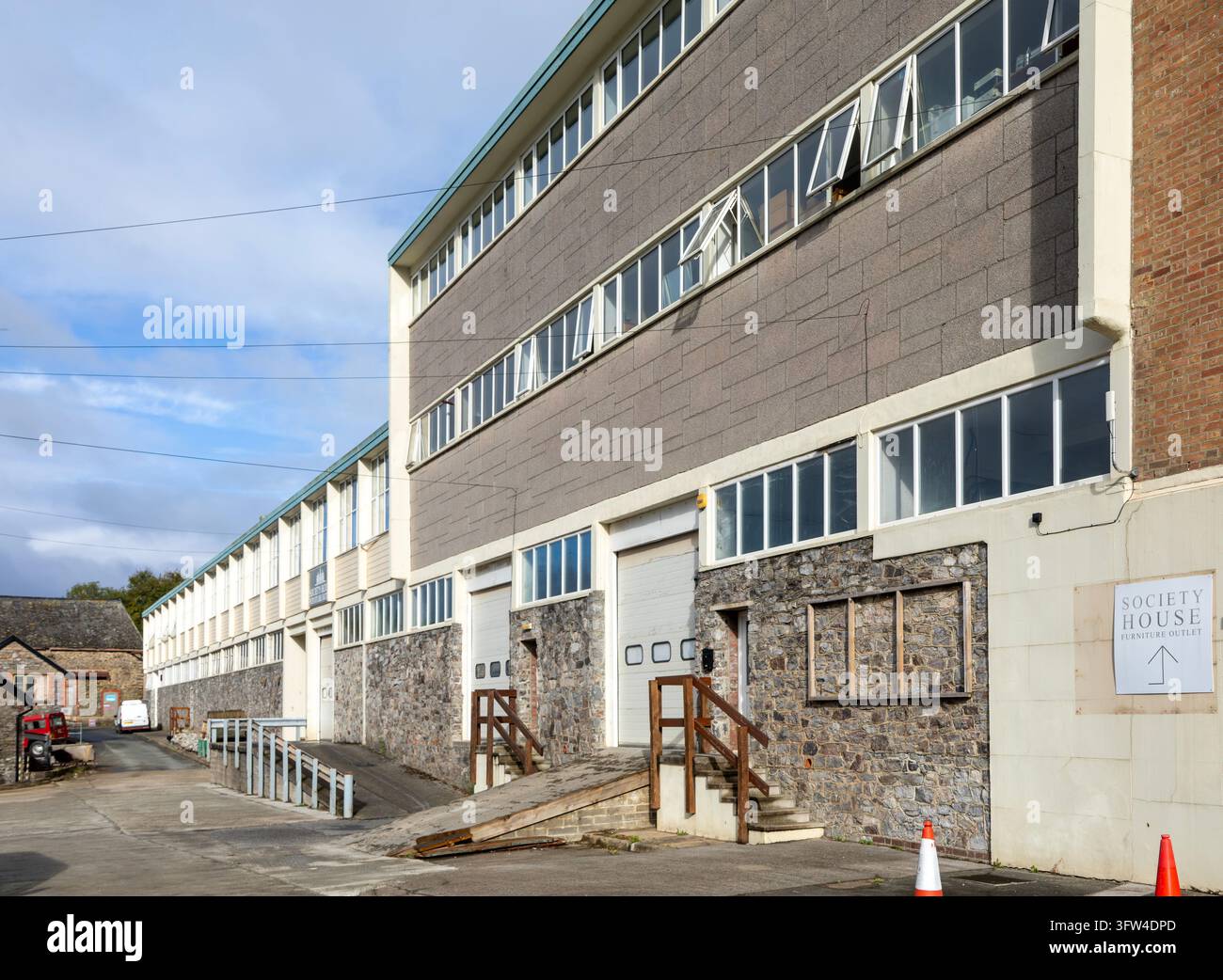Society House Möbelhaus für Einrichtungsgegenstände im ehemaligen Teppichfabrik-Gebäude Town Mill, Buckfastleigh, South Devon, England, UK Stockfoto